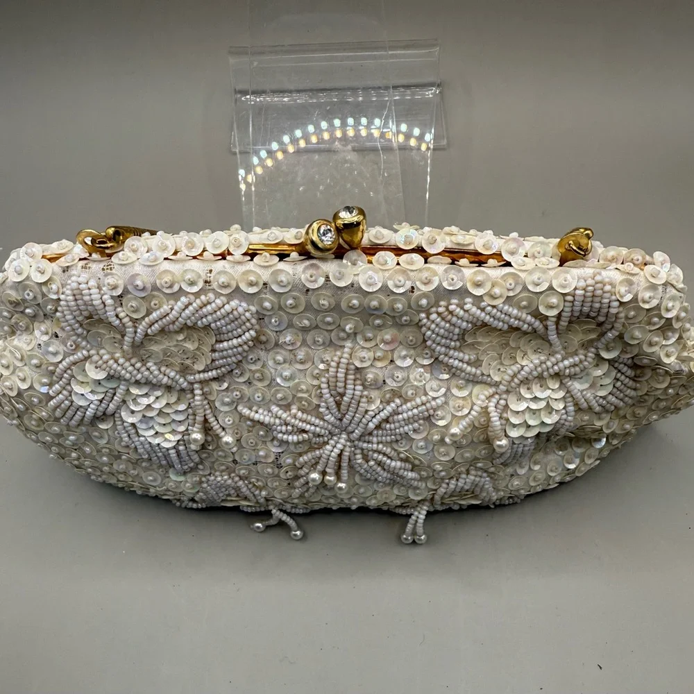 Elegant Beaded/Sequin, Gold Accents, with chain handle - Picture 2 of 14